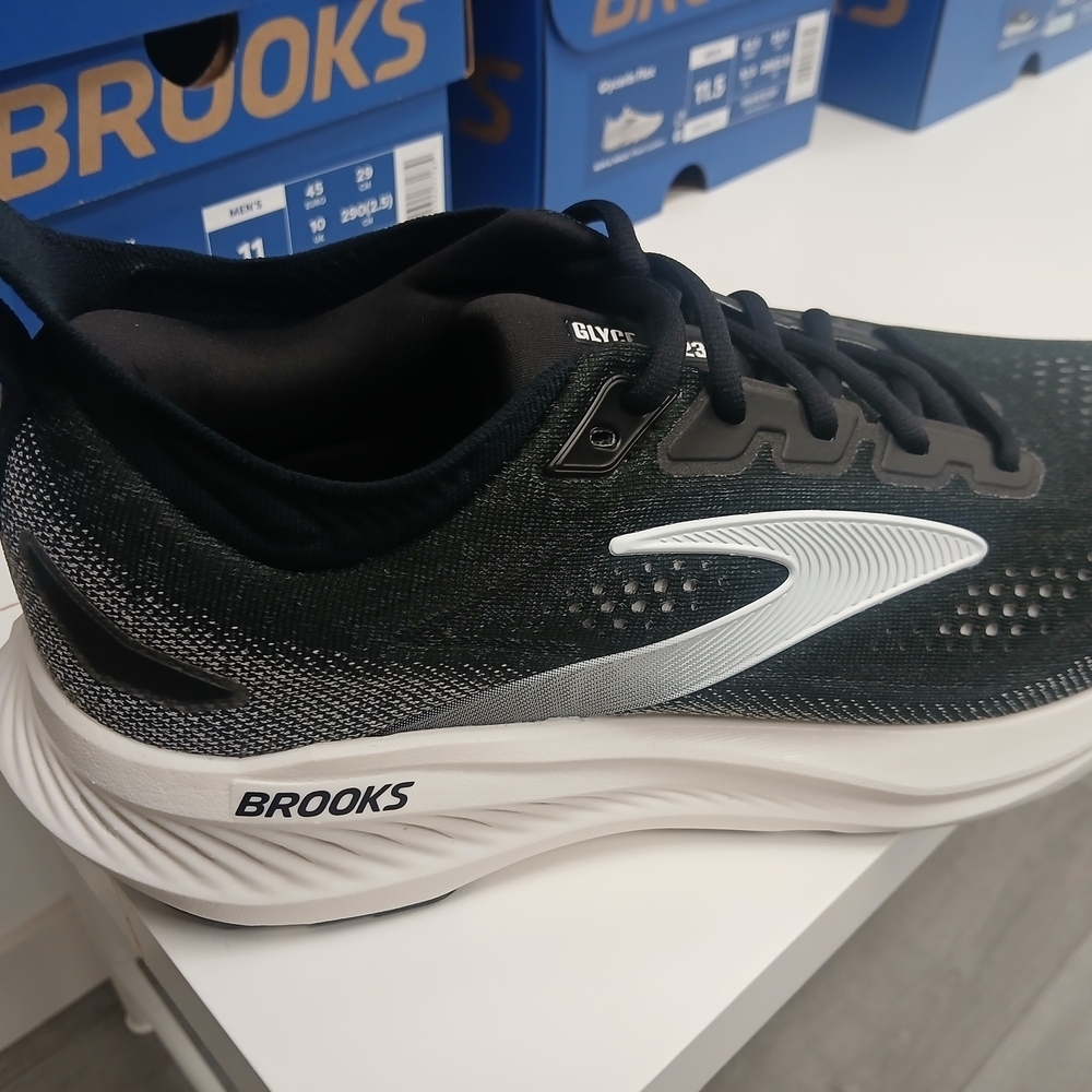Brooks Men's Black and White Athletic Shoes - Picture 6 of 13